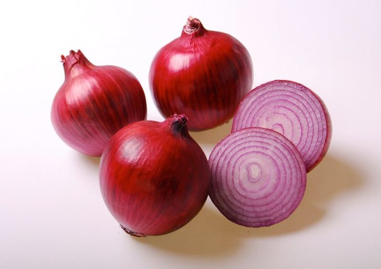 शिशु के सर्दी और खांसी में प्याज भी बहुत प्रभावी है onion is effective in curing cold and cough in child
